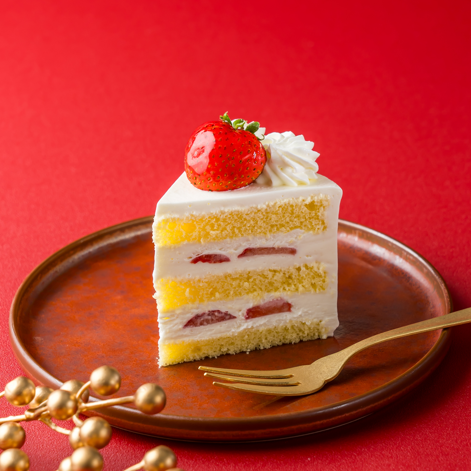 ジューシーな国産いちごをトッピング（生クリーム）